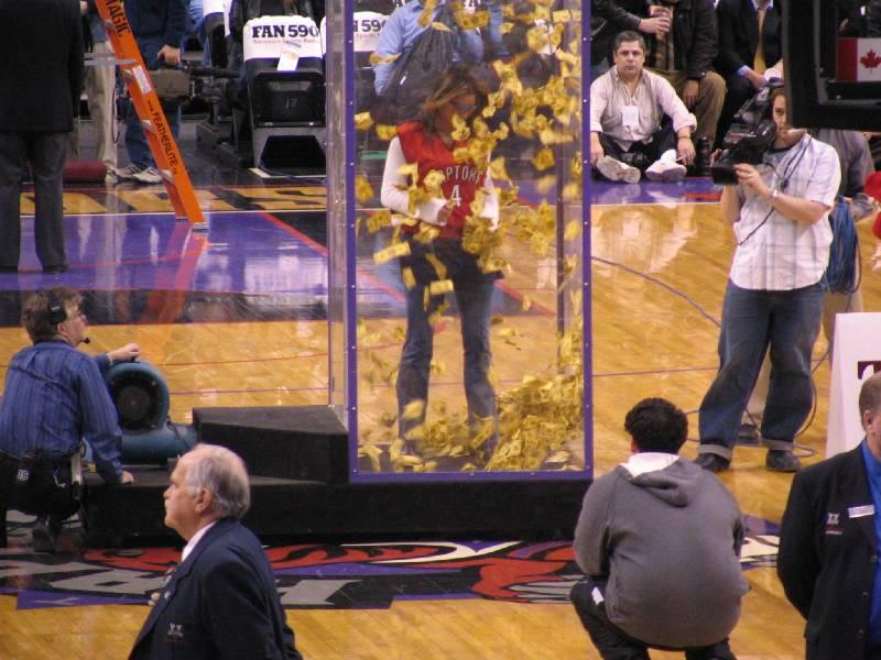 Raptors - 02.04.2005 065.jpg